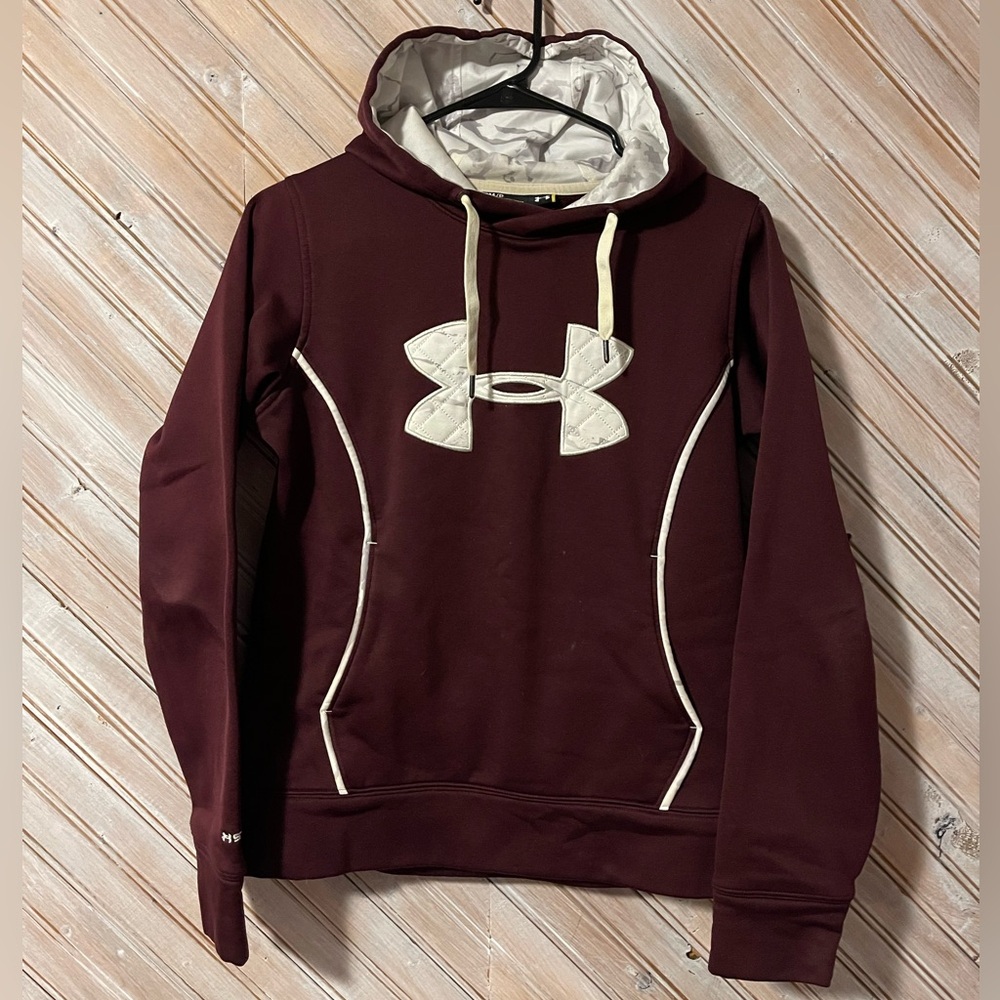 Under Armour Burgundy White Quilted Logo Hoodie Sweater Strings Pocket Athletic